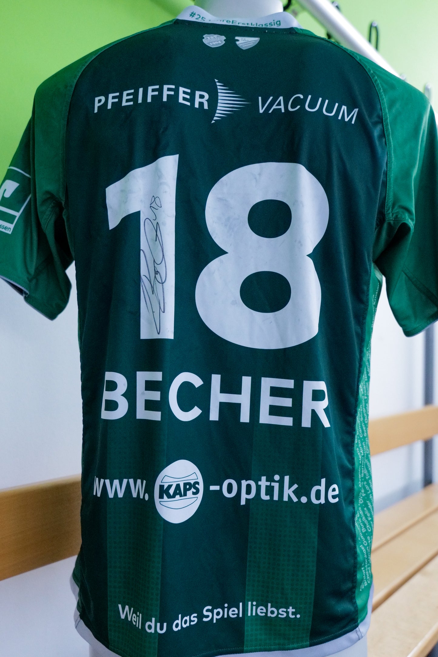 Matchworn Heimtrikot - #18 Lukas Becher
